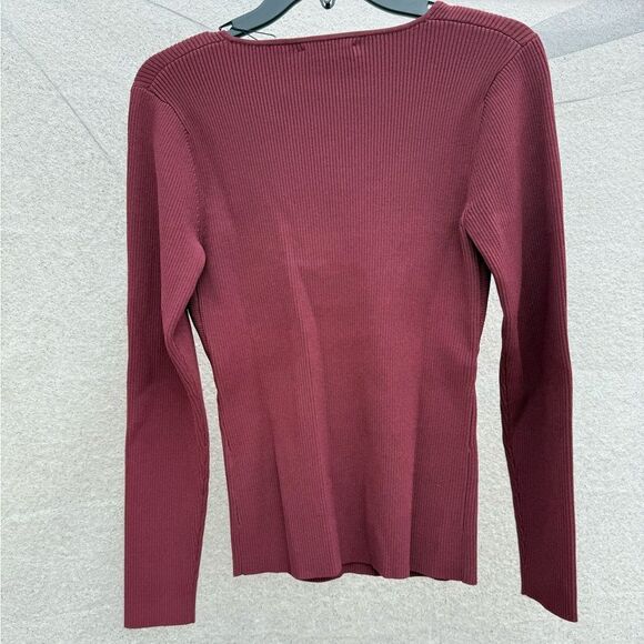 Elie Tahari 🌸 Burgundy Twist Front Top 🌸🌺🌼 - Picture 2 of 3